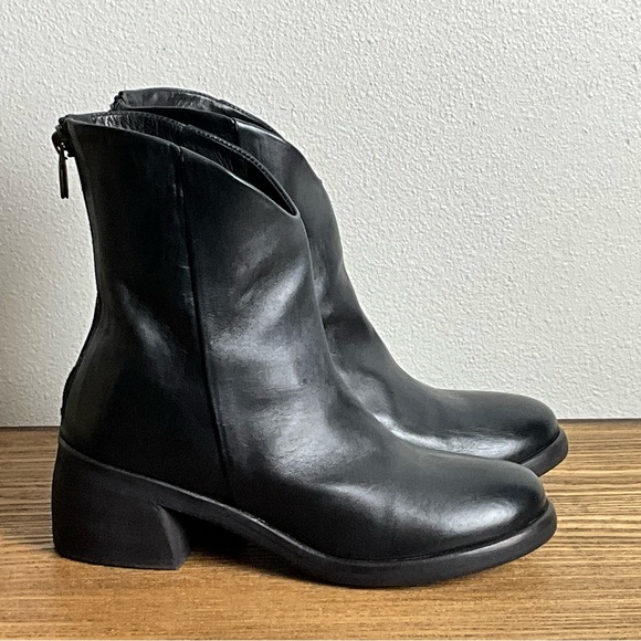 P. Monjo Habanero Black Leather Ankle Boots, New in Box, EU size 37 - Picture 2 of 8